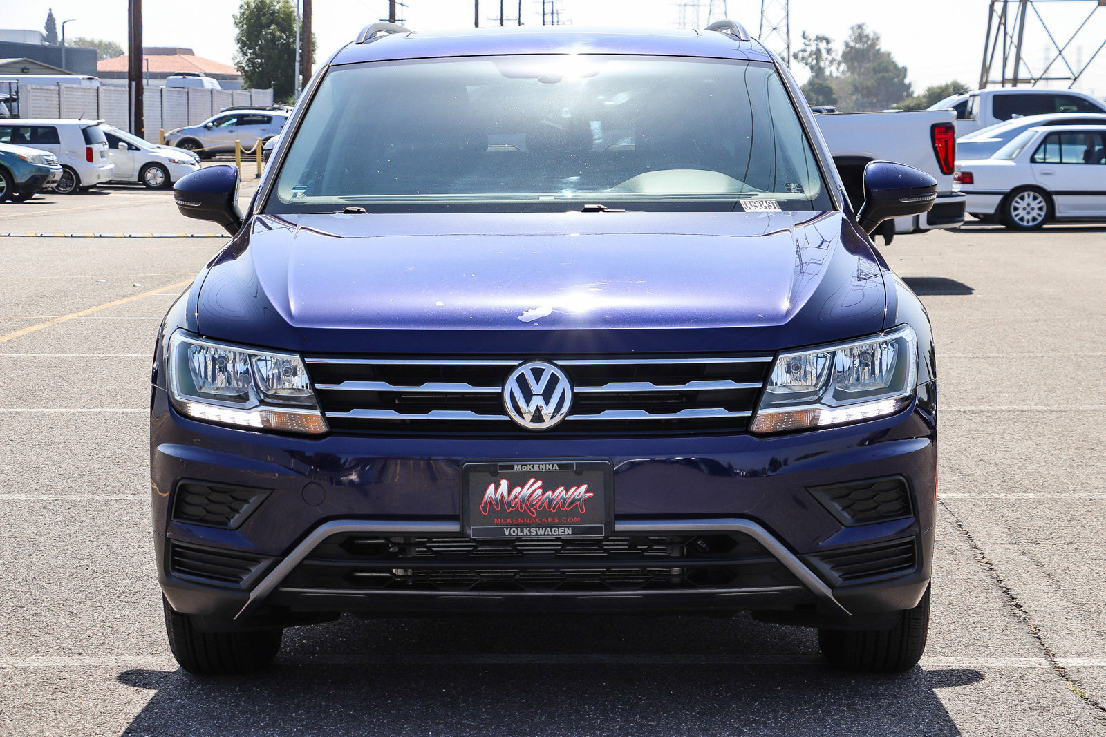 Used 2021 Volkswagen Tiguan SE w/ Panoramic Sunroof Package FWD image 2