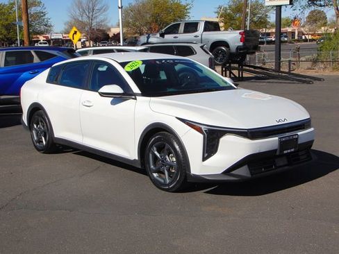 Certified 2025 Kia K4 LXS image 1