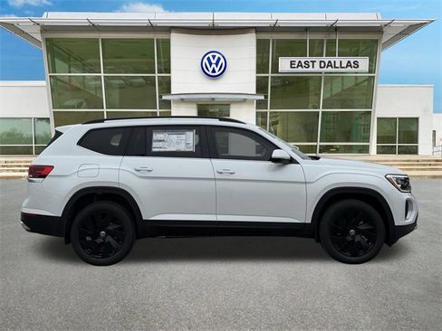 New 2026 Volkswagen Atlas SE image 3