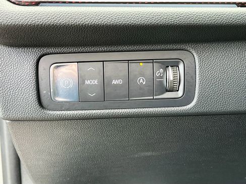 Used 2025 Chevrolet Traverse Z71 w/ LPO, Floor Liner Package AWD/4WD image 10