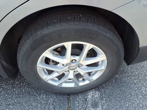 Used 2023 Chevrolet Equinox LT FWD image 10
