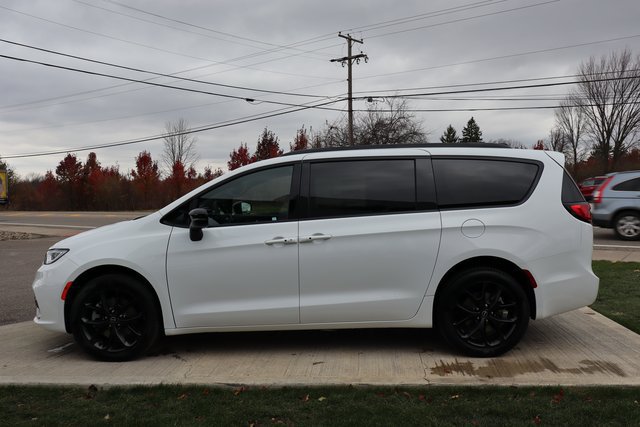 New 2026 Chrysler Pacifica Select AWD/4WD image 30
