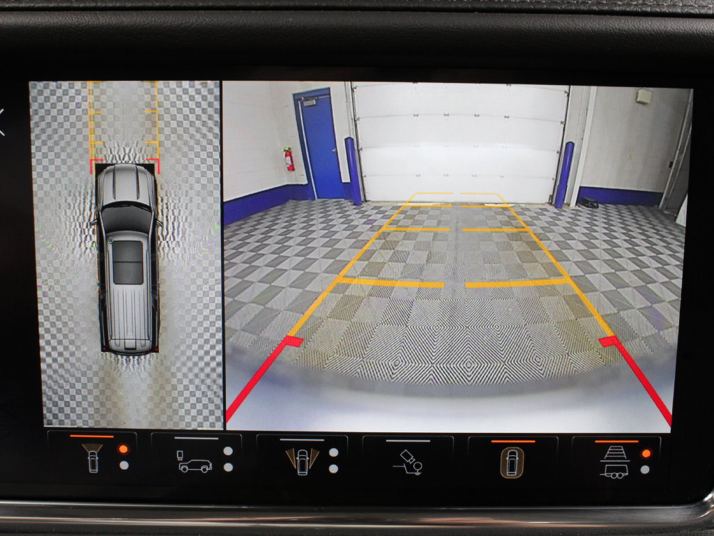 Used 2023 GMC Yukon XL Denali w/ Advanced Technology Package AWD/4WD image 24