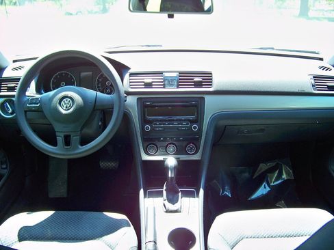 Used 2013 Volkswagen Passat 2.5 S FWD image 15