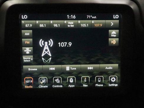 Used 2023 Jeep Renegade Latitude w/ Premium Group AWD/4WD image 3