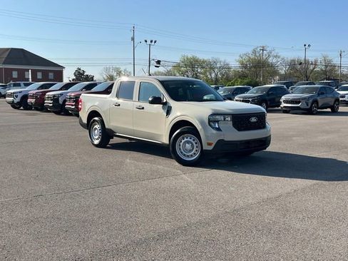 Used 2025 Ford Maverick XL w/ Equipment Group 102A image 2