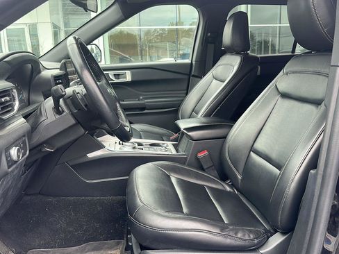 Used 2020 Ford Explorer XLT w/ Equipment Group 202A AWD/4WD image 9