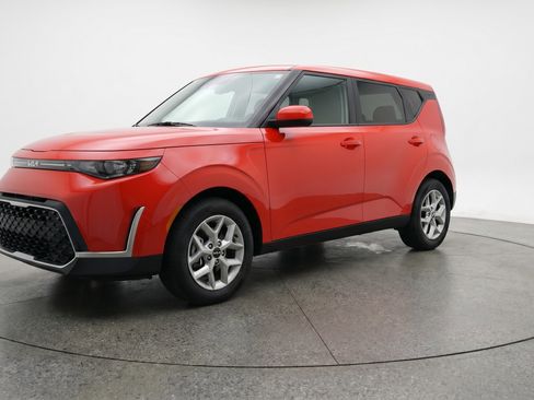 Used 2025 Kia Soul LX w/ LX Technology Package FWD image 3