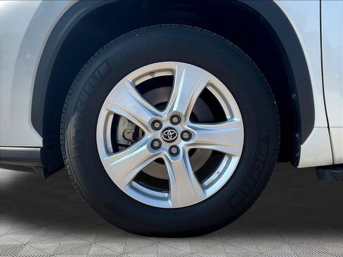 Used 2023 Toyota Highlander LE FWD image 34
