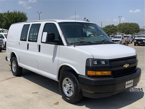 Used 2021 Chevrolet Express 2500 w/ Driver Convenience Package RWD image 3