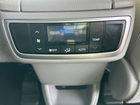 Used 2018 Toyota Highlander XLE w/ Carpet Mat Package (TMS) image 21