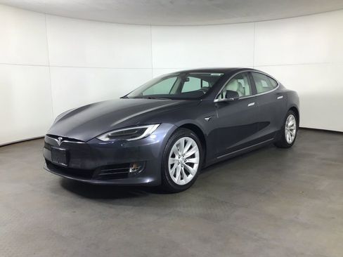 Used 2018 Tesla Model S 100D image 1