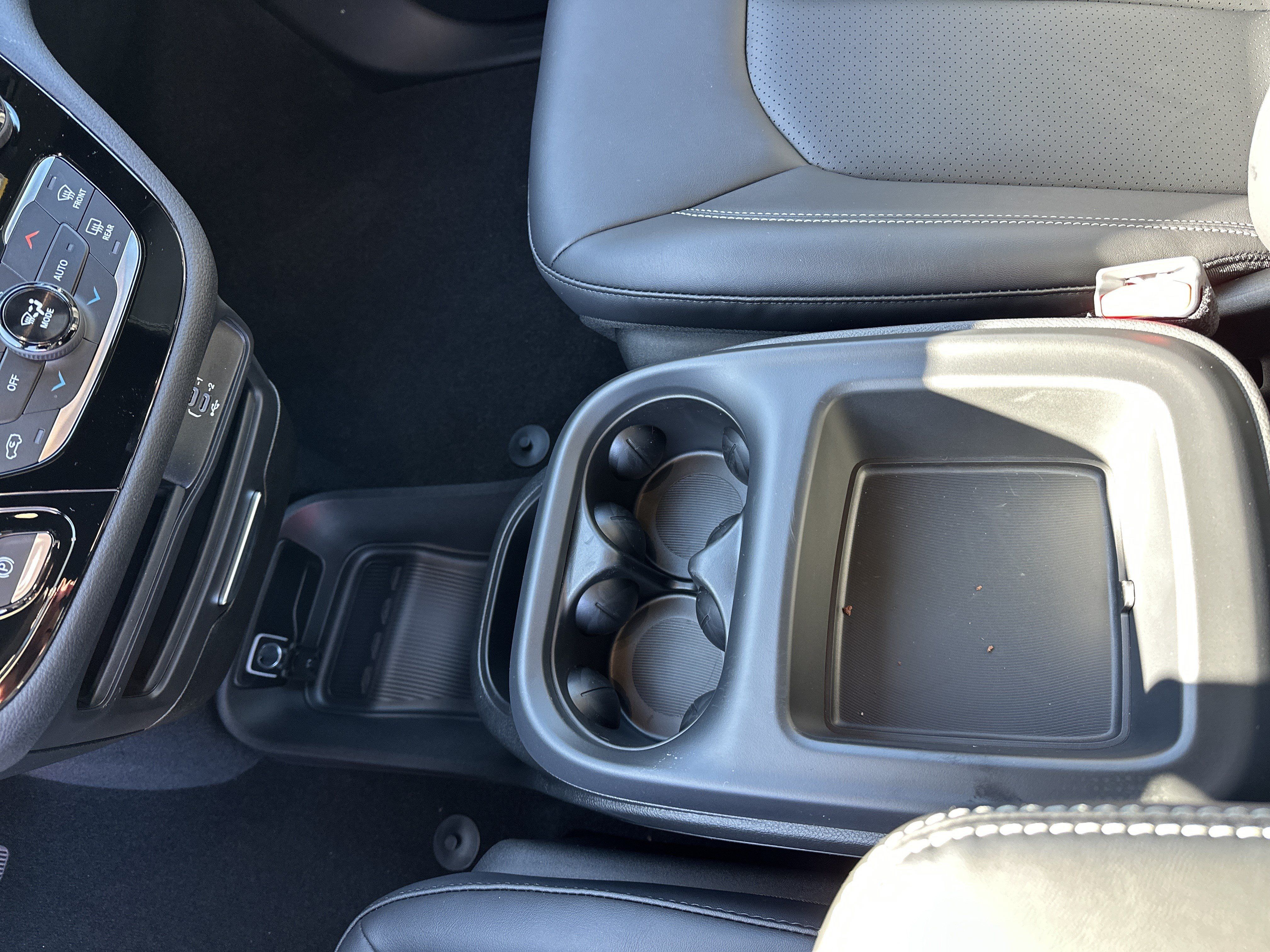 New 2026 Chrysler Pacifica Select FWD image 33