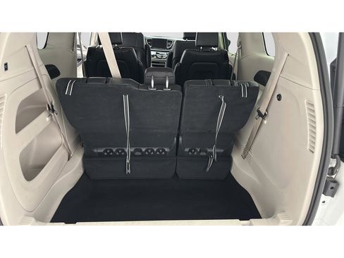 Used 2024 Chrysler Pacifica Touring-L FWD image 24