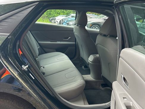 Used 2023 Hyundai Elantra SE FWD image 17
