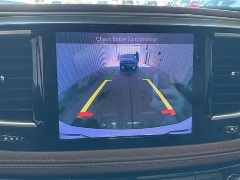 Used 2017 Chrysler Pacifica Limited image 18