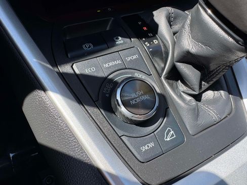 Certified 2022 Toyota RAV4 Limited AWD/4WD image 34