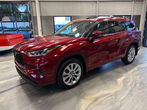 Used 2021 Toyota Highlander Limited AWD/4WD image 40