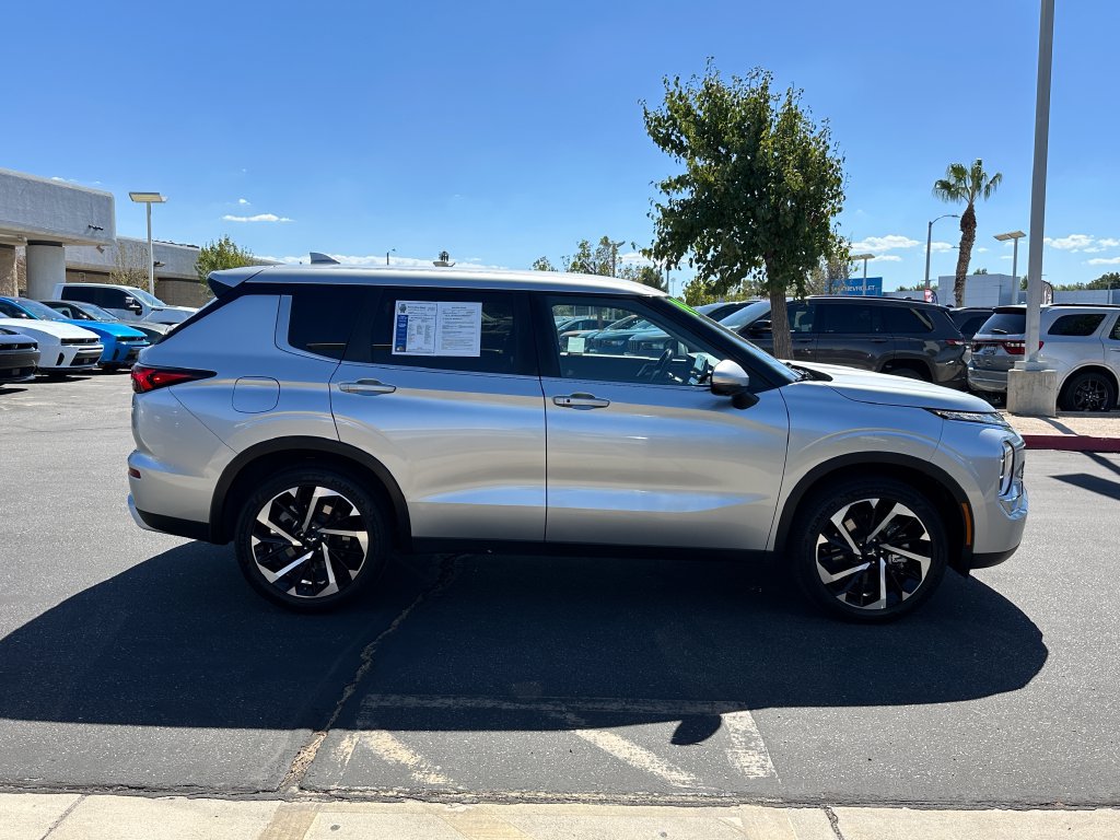 Used 2024 Mitsubishi Outlander SE AWD/4WD image 11
