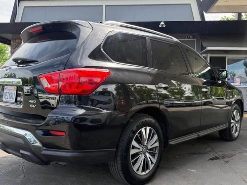 Used 2019 Nissan Pathfinder SV image 5