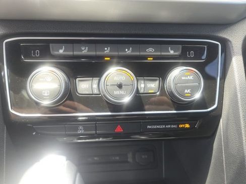 Used 2023 Volkswagen Atlas Cross Sport SE w/ Black Wheel Package AWD/4WD image 34