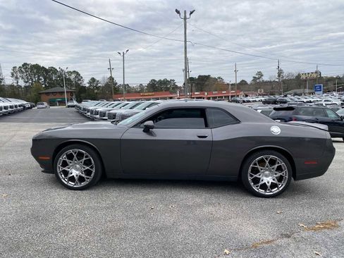 Used 2018 Dodge Challenger SXT image 8
