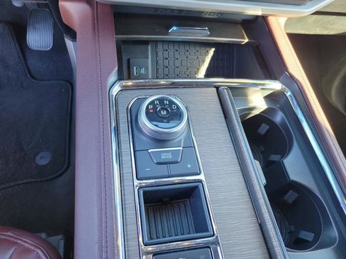 Used 2024 Ford Expedition Limited image 16