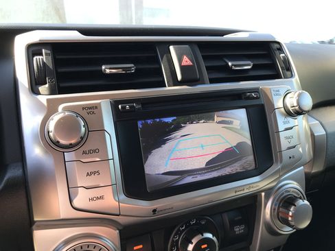 Used 2018 Toyota 4Runner SR5 AWD/4WD image 19