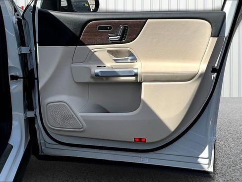 Used 2023 Mercedes-Benz GLB 250 4MATIC image 28