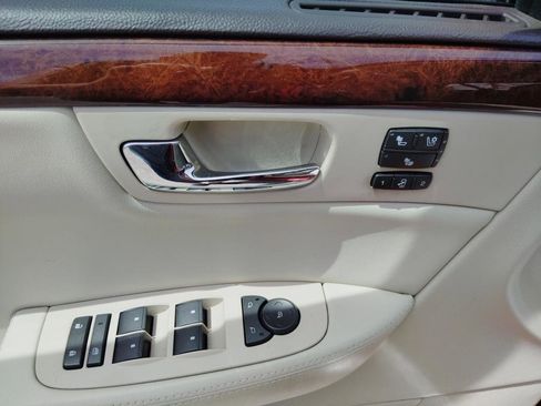 Used 2009 Cadillac DTS w/ Sun And Navigation Package FWD image 15
