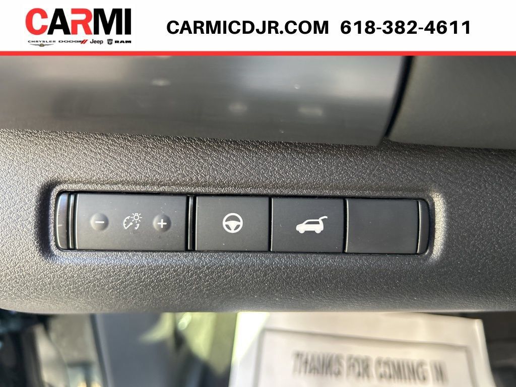 Used 2023 Nissan Pathfinder SL AWD/4WD image 13