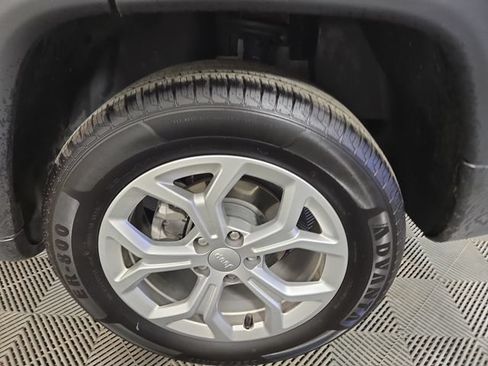 Used 2024 Jeep Compass Latitude AWD/4WD image 11