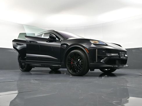 Certified 2025 Porsche Macan Turbo Electric image 41