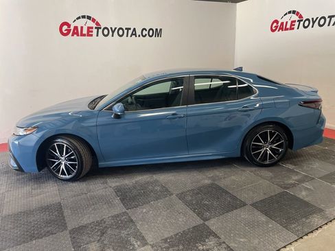 Used 2023 Toyota Camry SE image 9