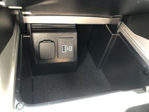 Used 2024 Ford Explorer XLT w/ Equipment Group 202A AWD/4WD image 25