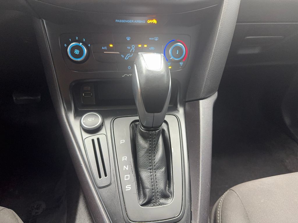 Used 2016 Ford Focus SE w/ SE Sport Package FWD image 42