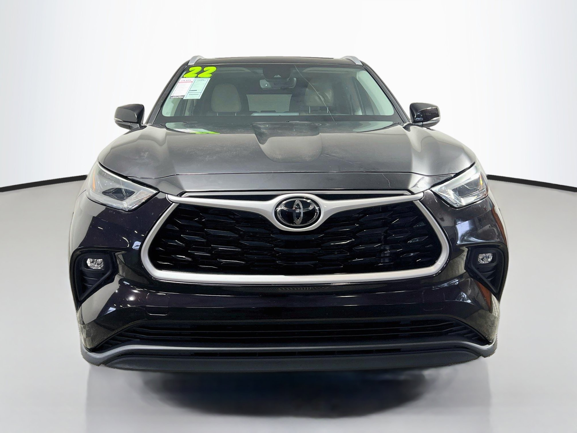 Used 2022 Toyota Highlander XLE FWD image 11