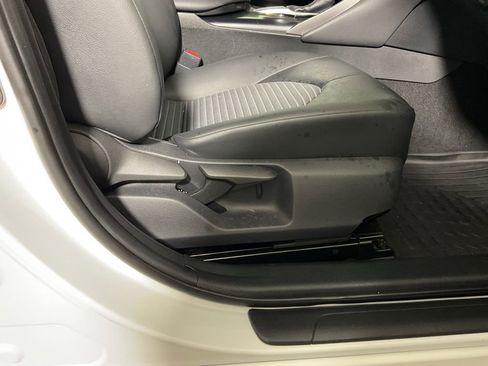 Used 2018 Toyota Camry SE FWD image 36