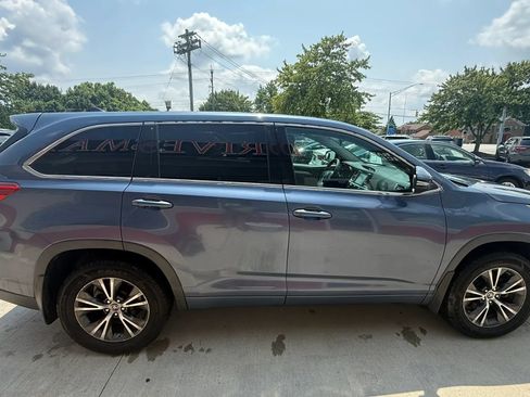 Used 2017 Toyota Highlander Plus AWD/4WD image 7
