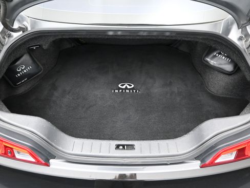 Used 2010 INFINITI G37 Journey w/ Premium Pkg image 8