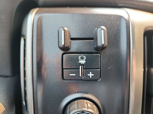 Used 2018 Chevrolet Silverado 1500 LTZ Z71 w/ LTZ Plus Package AWD/4WD image 28