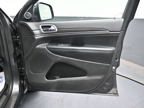 Used 2018 Jeep Grand Cherokee Limited w/ Trailer Tow Group IV AWD/4WD image 18
