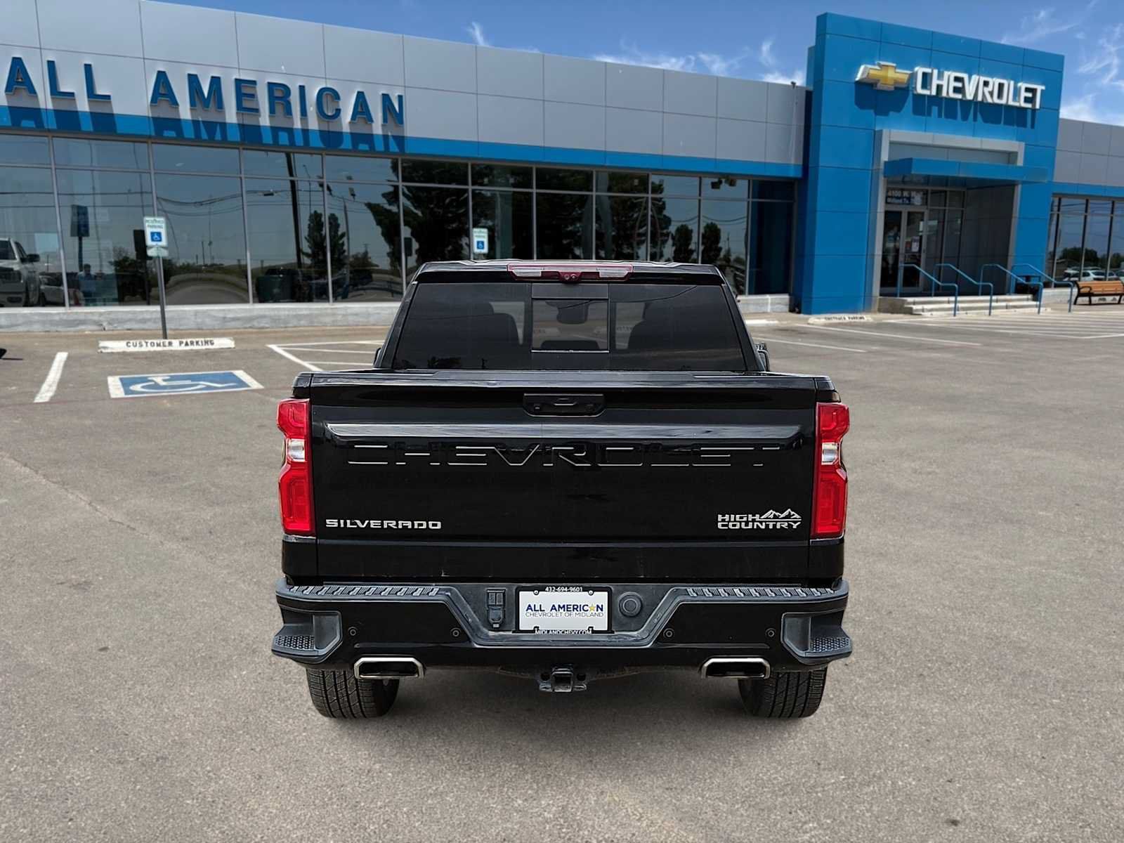 Used 2023 Chevrolet Silverado 1500 High Country w/ High Country Premium Package AWD/4WD image 7