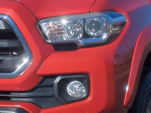 Used 2018 Toyota Tacoma SR5 image 17