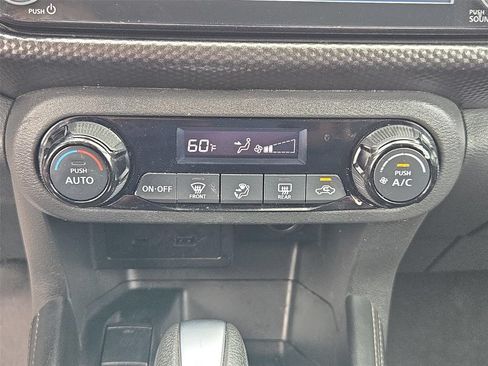 Used 2021 Nissan Kicks SV FWD image 33