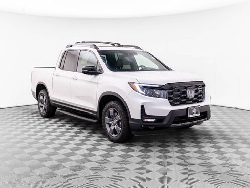 Used 2025 Honda Ridgeline TrailSport image 10