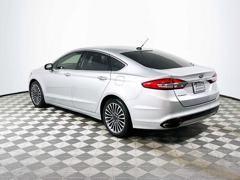Used 2017 Ford Fusion SE w/ Fusion SE Technology Package image 5