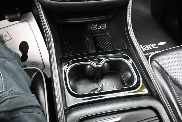 Used 2025 Chrysler Pacifica Limited FWD image 11