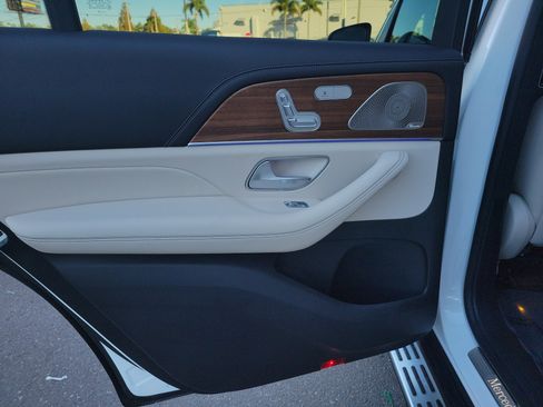 Certified 2025 Mercedes-Benz GLS 580 4MATIC image 11