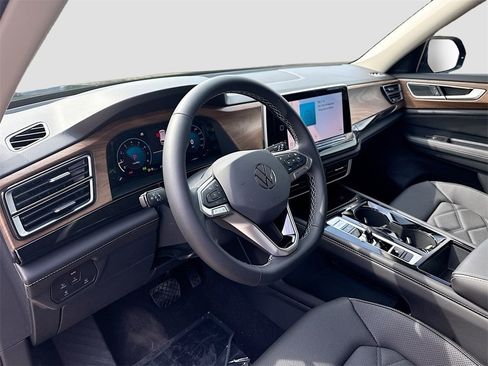 New 2025 Volkswagen Atlas SE image 9